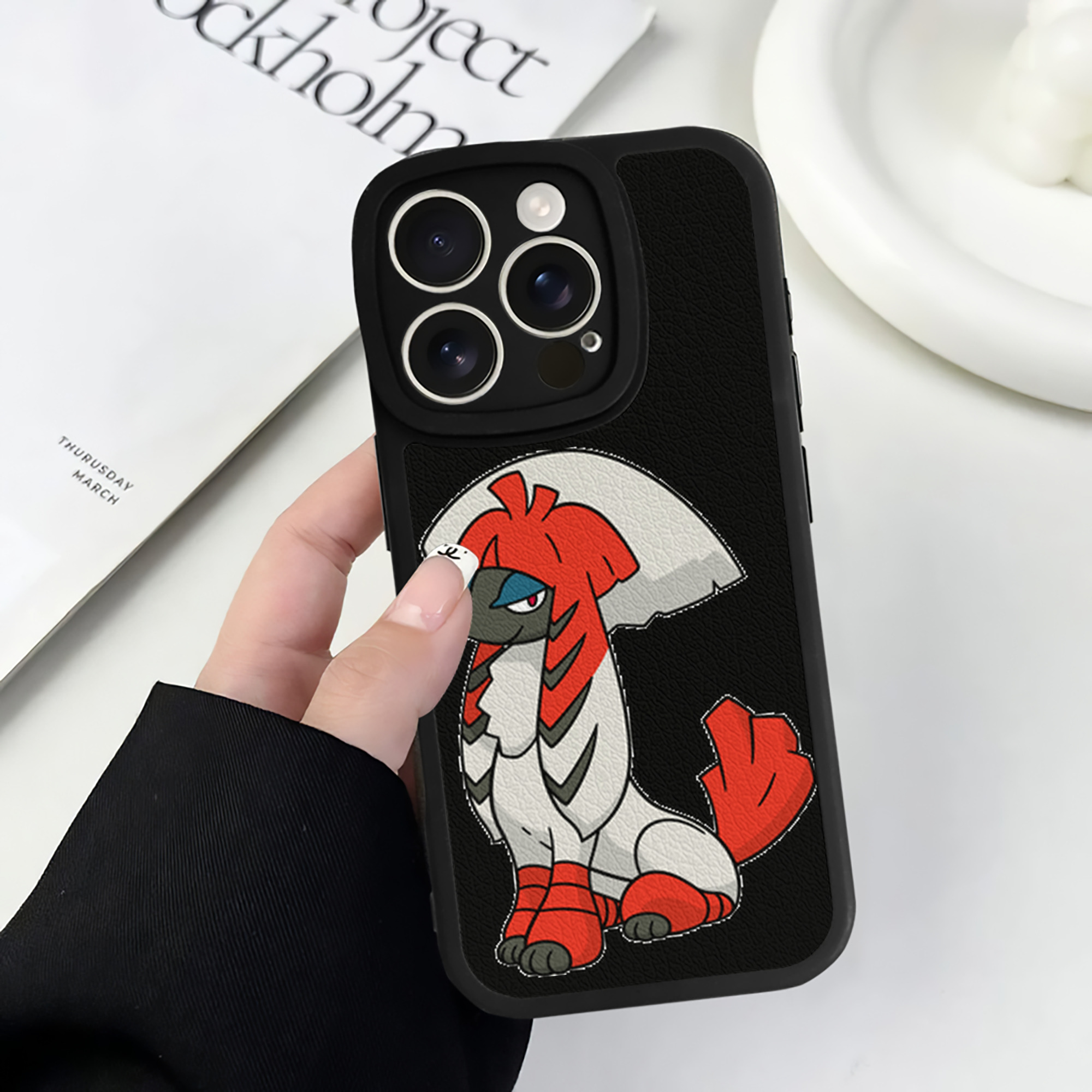 （画像用） ポケットモンスター Pokémon 【iPhone 16シリーズ対応】シリコンスマホケース（レザー調） 材質：シリコン